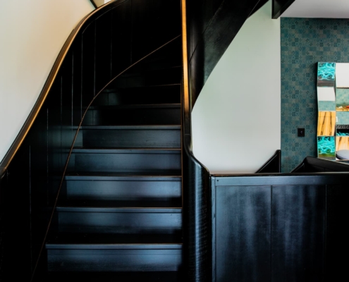 Création et pose d'un escalier en bois massif